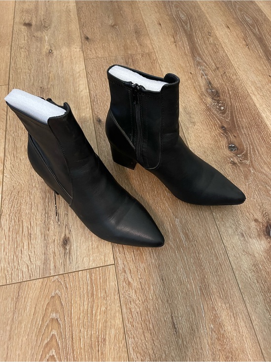 Qupid Shoes - Qupid black boots size 8 Black Pointed Toe Block Heel Ankle Boots - Women